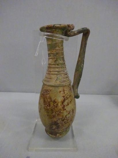 Oenochoe en verre.

IVème siècle après J.-C.

H....