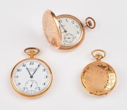 Trois montres de gousset en métal doré :

-...