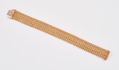 Bracelet ruban en or jaune (750) à tressée....