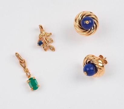 Paire de boutons d'oreilles en or jaune (750)...