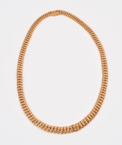 Collier en or jaune (750) à maille américaine...