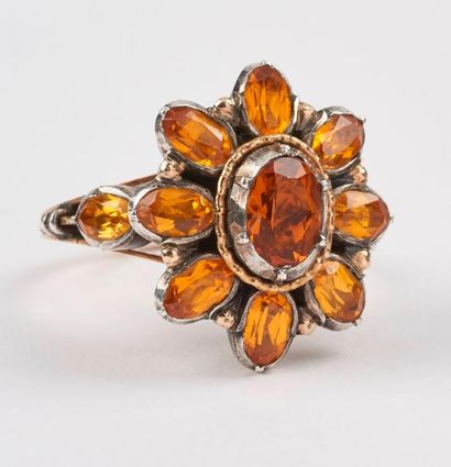 Bague marguerite en or jaune (750) et argent...