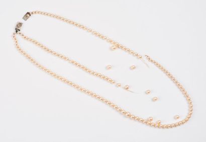 Collier à deux rangs de perles de culture...