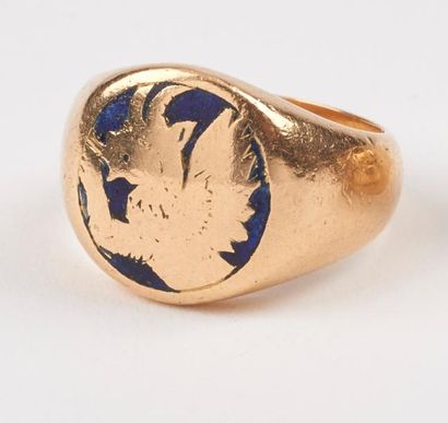 Bague chevalière en or jaune (750) ornée...