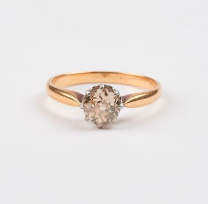 Bague solitaire en or jaune (750) et platine...