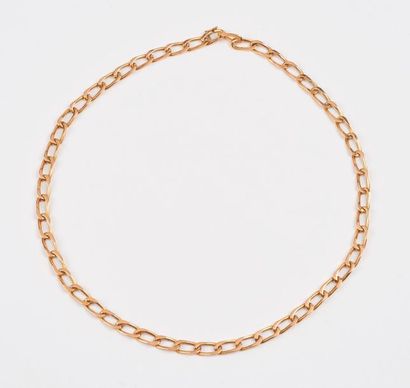 Collier en or jaune (750) à maille gourmette.

Fermoir...