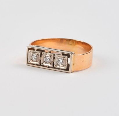 Bague en ors jaune et gris (750) ornée d'une...