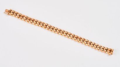 Bracelet en or jaune (750) à maille gourmette....