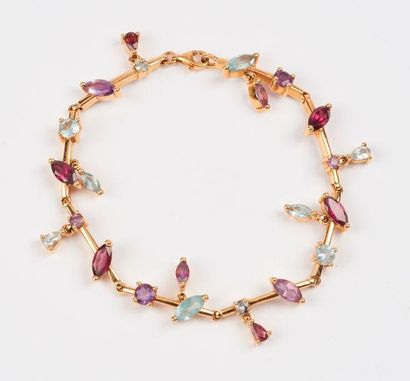FERAUD


Bracelet articulé en or jaune (750)...