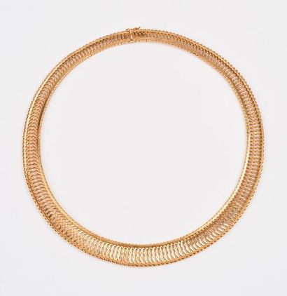 Collier collerette en or jaune (750) formé...