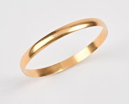 Bracelet demi jonc en or jaune (750). 

Poids...