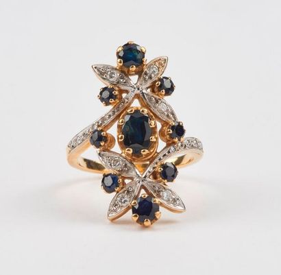 Bague en ors jaune et gris (750) à motif...