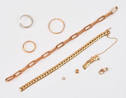 Débris d'or (750) de bracelets et d'anneaux.

Poids...