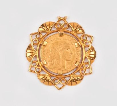 Débris de pendentif en or jaune (750) orné...
