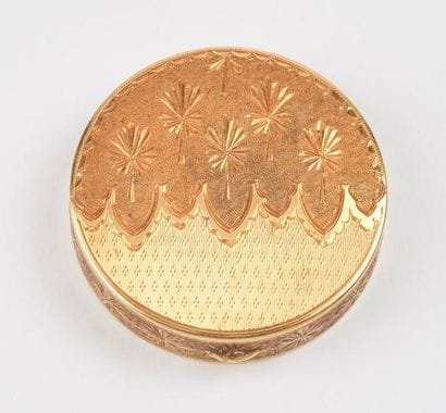Poudrier circulaire en or jaune (585).

Le...