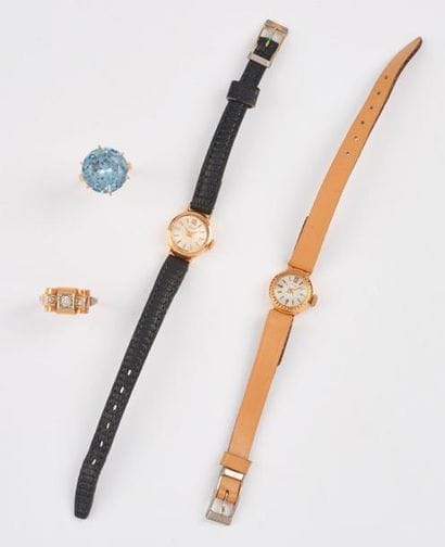 Lot or jaune (750) comprenant : 

- DERMONT....