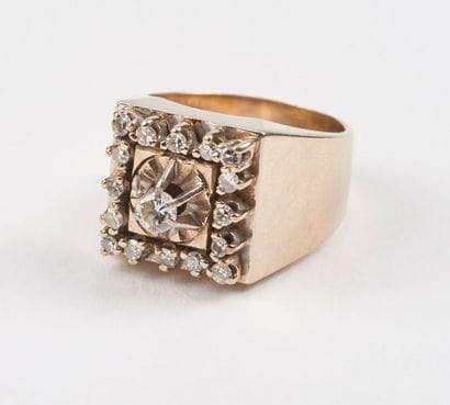 Bague chevalière en or gris (750) à chaton...
