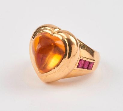 Importante bague en or jaune (750) ornée...