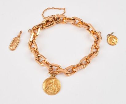 Bracelet en or jaune (750) à maille forçat...