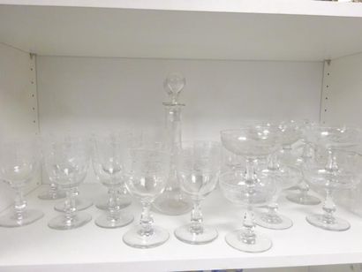 Partie de services de verres en cristal à...
