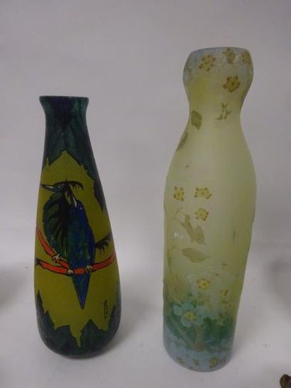 LEUNE


Vase fuselé à col resserré évasé...