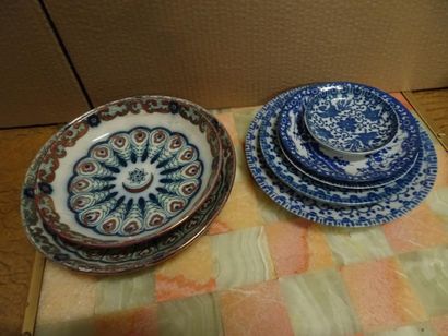 Mannette de céramiques diverses, dont soucoupes,...