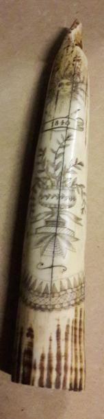 Scrimshaw en résine marqué 