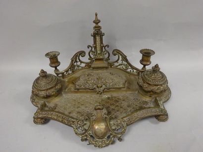 Encrier nécessaire de bureau en bronze patiné...