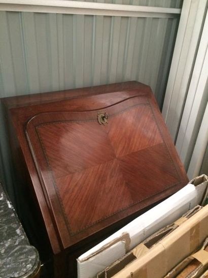 Bureau de pente de dame en placage d'acajou....