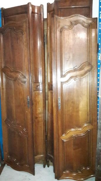 Armoire à deux vantaux en bois fruitier panneauté...