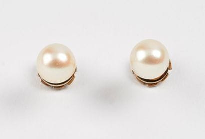 Paire de puces d'oreilles en or gris (750)...