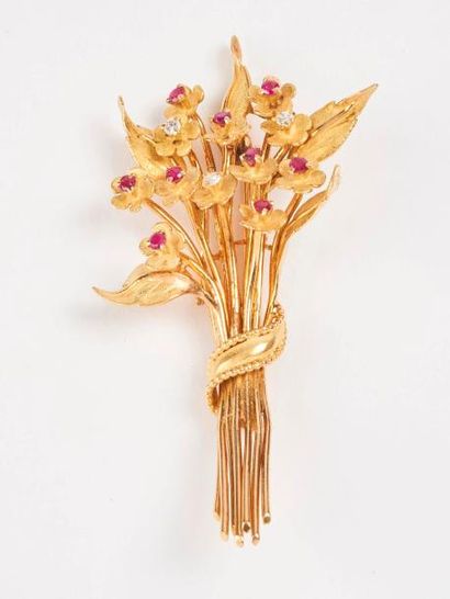 Broche gerbe en or jaune (750) partiellement...