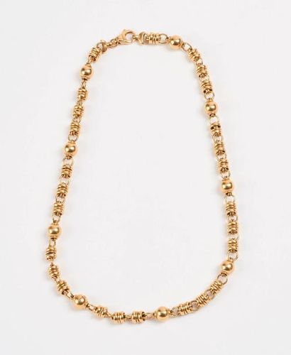 Collier en or jaune (750) formé d'anneaux...