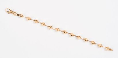 Bracelet de perles d'or jaune (750) creux.

Fermoir...