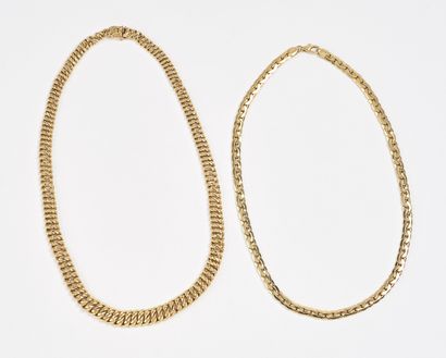 Lot de deux colliers en or jaune (750), l'un...