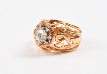 Bague dôme en or jaune (750) et platine (850)...