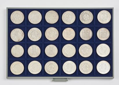 Trois plateaux de pièces en argent françaises...