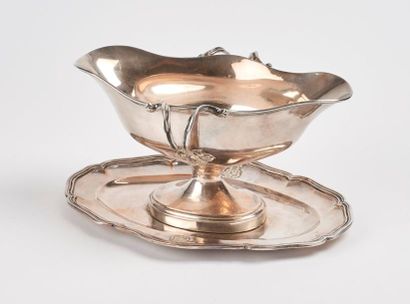 Saucière sur piédouche, à dormant, en argent...