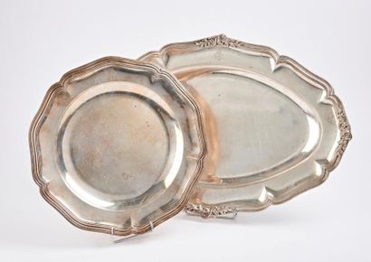Deux plats en argent (925): 

- un oblong...