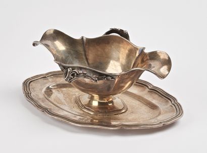Saucière à dormant en argent (950). 

Poids...