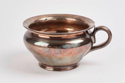 Vase de nuit en argent (950), gravé d'un...
