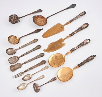 Lot de diverses pièces de service en argent...