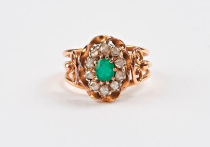 Bague marguerite en ors gris et jaune (750)...