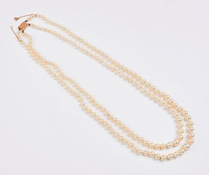 Collier à deux rangs de perles blanches de...