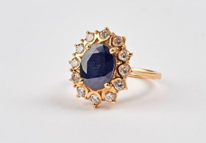 Bague marguerite en or jaune (750) ornée...