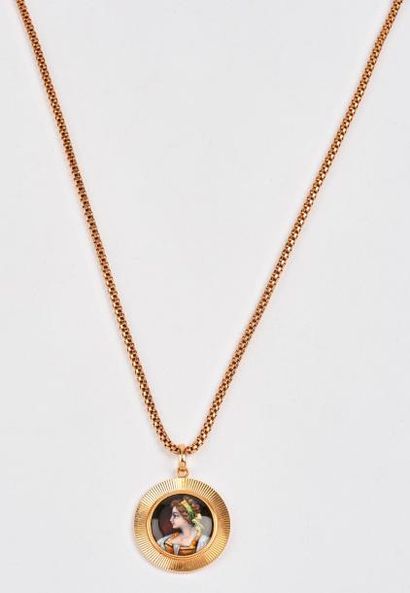 Deux bijoux en or (750) :

- chaîne.

Fermoir...