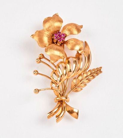 Broche en forme de fleur en or jaune (750)...