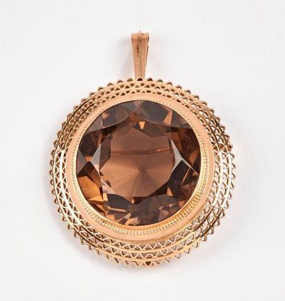 Important pendentif, formant broche, en or...