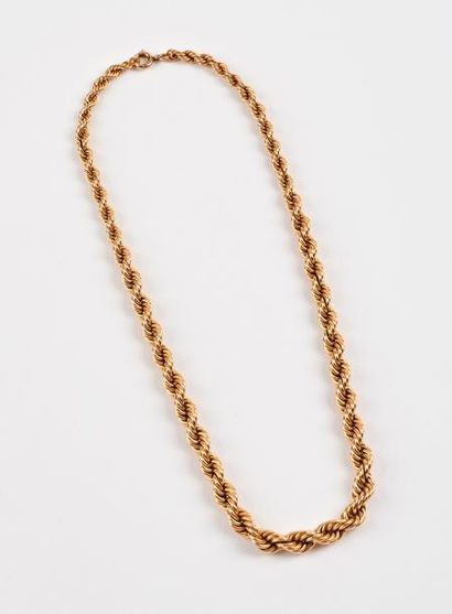 Collier en or jaune (750) à maille torsadée...