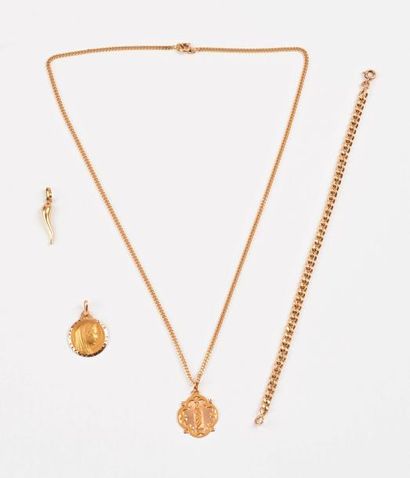 Lot de bijoux en or jaune (750) :

- trois...